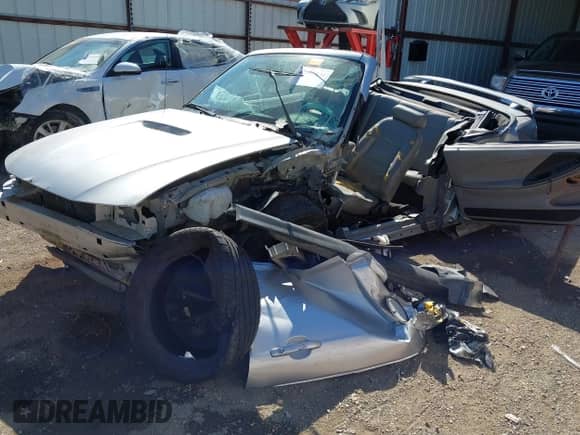 2001 Ford Mustang Deluxe with VIN 1FAFP44451F239509, listed as a IAAI auction lot 43357136 with Not provided miles and . Bid and sale history available at DreamBid. Image 18.