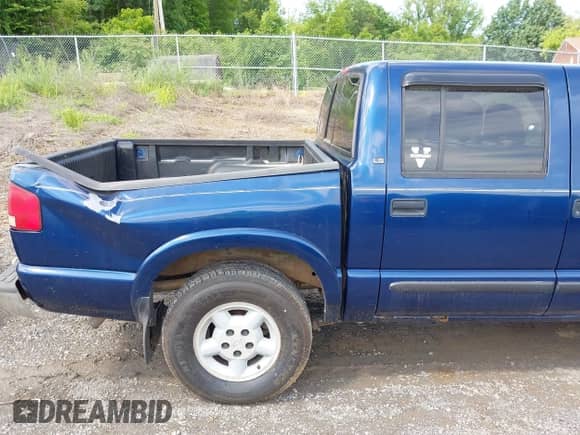 2001 Chevrolet S-10 LS with VIN 1GCDT13WX1K200291, listed as a IAAI auction lot 42352260 with 154,271 mi miles and . Bid and sale history available at DreamBid. Image 13.