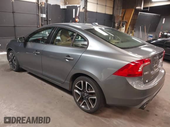 2018 Volvo S60 Dynamic с VIN YV140MTL8J2461042, выставлен на аукционе IAAI как лот 42093883 с пробегом 24 374 миль миль и . История ставок и продаж доступна на DreamBid. Изображение 3.
