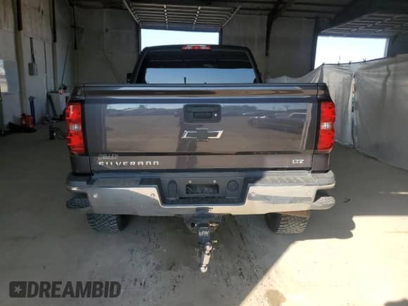 2015 Chevrolet Silverado 2500HD LTZ z VIN 1GC1KWE88FF631410, wystawiony jako Copart lot #65878395 z przebiegiem 118 963 mil mil oraz Szkoda całkowita • Salvage title. Historia ofert i sprzedaży dostępna na DreamBid. Obrazek 6.