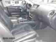 2014 Nissan Pathfinder SV z VIN 5N1AR2MM9EC678959, wystawiony jako IAAI lot #41390134 z przebiegiem 120 085 mil mil oraz . Historia ofert i sprzedaży dostępna na DreamBid. Obrazek 5.