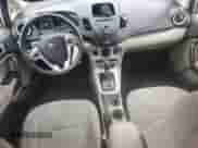 2015 Ford Fiesta SE z VIN 3FADP4BJ1FM164167, wystawiony jako Copart lot #70409585 z przebiegiem 192 708 mil mil oraz Czysty tytuł • Clean title. Historia ofert i sprzedaży dostępna na DreamBid. Obrazek 8.