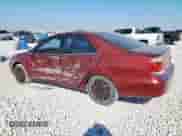 2005 Toyota Camry XLE z VIN 4T1BE32K95U058405, wystawiony jako Copart lot #82394945 z przebiegiem 141 984 mil mil oraz Szkoda całkowita • Salvage title. Historia ofert i sprzedaży dostępna na DreamBid. Obrazek 2.