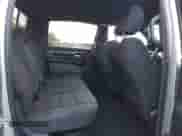 2025 Ram 1500 Big Horn z VIN 1C6RREFG9SN527515, wystawiony jako IAAI lot #41952115 z przebiegiem 8 009 mil mil oraz . Historia ofert i sprzedaży dostępna na DreamBid. Obrazek 8.