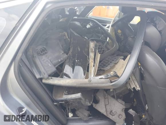 2015 Hyundai Genesis 3.8L с VIN KMHGN4JE7FU020017, выставлен на аукционе IAAI как лот 42295315 с пробегом 175 616 миль миль и . История ставок и продаж доступна на DreamBid. Изображение 8.