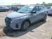 2024 Nissan Kicks SR с VIN 3N1CP5DV2RL502815, выставлен на аукционе IAAI как лот 42052304 с пробегом 8 274 миль миль и . История ставок и продаж доступна на DreamBid. Изображение 19.