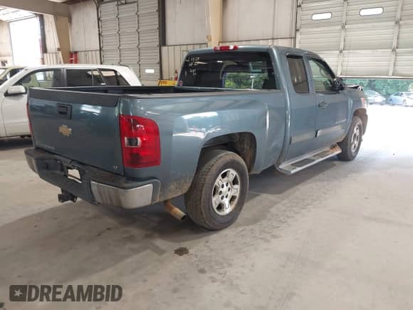 2007 Chevrolet Silverado 1500 1LT with VIN 2GCEC19C471672495, listed as a IAAI auction lot 42573132 with 238,844 mi miles and . Bid and sale history available at DreamBid. Image 4.