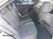 2008 Toyota Camry LE z VIN 4T1BE46K48U770860, wystawiony jako IAAI lot #42755307 z przebiegiem 113 358 mil mil oraz . Historia ofert i sprzedaży dostępna na DreamBid. Obrazek 8.