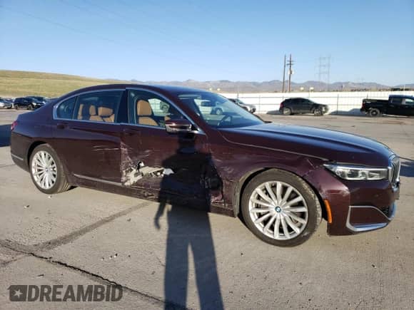 2020 BMW 7 Series with VIN WBA7W4C06LBM70555, listed as a Copart auction lot 52126455 with 37,375 mi miles and Salvage title. Bid and sale history available at DreamBid. Image 4.