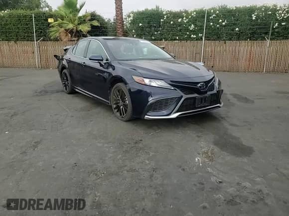 2022 Toyota Camry XSE with VIN 4T1K61BK1NU053720, listed as a Copart auction lot 70303225 with 36,865 mi miles and Salvage title. Bid and sale history available at DreamBid. Image 13.
