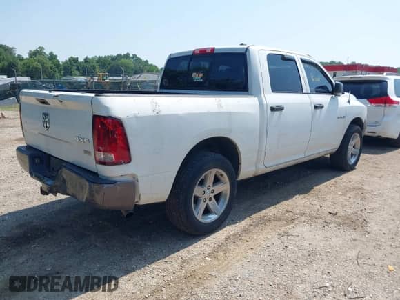 2010 Dodge 1500 SLT z VIN 1D7RV1CP2AS253131, wystawiony jako IAAI lot #42693822 z przebiegiem 147 796 mil mil oraz . Historia ofert i sprzedaży dostępna na DreamBid. Obrazek 4.