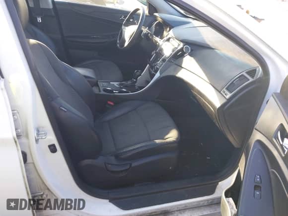 2013 Hyundai Sonata SE z VIN 5NPEC4AC6DH678404, wystawiony jako IAAI lot #43531174 z przebiegiem 214 195 mil mil oraz . Historia ofert i sprzedaży dostępna na DreamBid. Obrazek 5.