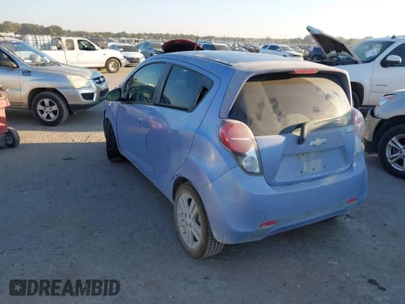 2015 Chevrolet Spark LT z VIN KL8CD6S93FC715984, wystawiony jako IAAI lot #43454315 z przebiegiem 111 126 mil mil oraz . Historia ofert i sprzedaży dostępna na DreamBid. Obrazek 3.