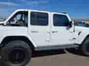 2021 Jeep Wrangler Unlimited Sahara z VIN 1C4JJXP63MW716690, wystawiony jako IAAI lot #42087879 z przebiegiem 40 889 mil mil oraz . Historia ofert i sprzedaży dostępna na DreamBid. Obrazek 13.