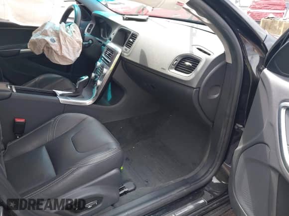 2018 Volvo S60 Dynamic с VIN YV140MTLXJ2459745, выставлен на аукционе IAAI как лот 41988052 с пробегом 133 268 миль миль и . История ставок и продаж доступна на DreamBid. Изображение 5.