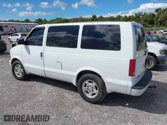 2004 Chevrolet Astro with VIN 1GNDM19X24B112036, listed as a IAAI auction lot 43424927 with 287,081 mi miles and . Bid and sale history available at DreamBid. Image 3.