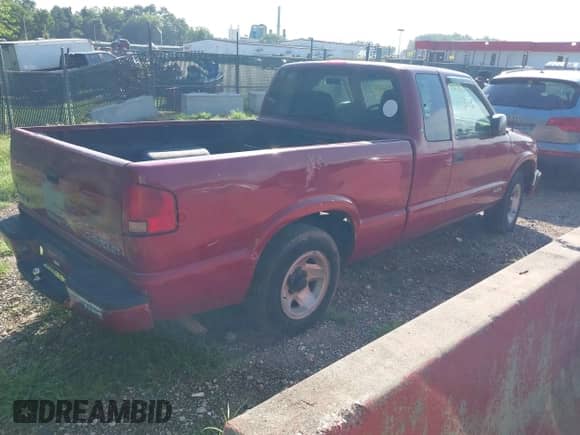 2003 Chevrolet S-10 LS с VIN 1GCCS19X738211635, выставлен на аукционе IAAI как лот 42700361 с пробегом Не указан миль и . История ставок и продаж доступна на DreamBid. Изображение 4.