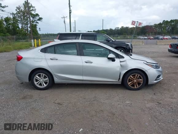 2017 Chevrolet Cruze LT z VIN 1G1BE5SM3H7237486, wystawiony jako IAAI lot #43286450 z przebiegiem 123 809 mil mil oraz . Historia ofert i sprzedaży dostępna na DreamBid. Obrazek 13.