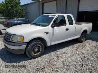2000 Ford F-150 XL z VIN 1FTRX17L5YKB07702, wystawiony jako Copart lot #62188465 z przebiegiem Nie podano mil oraz Czysty tytuł • Clean title. Historia ofert i sprzedaży dostępna na DreamBid. Obrazek 1.