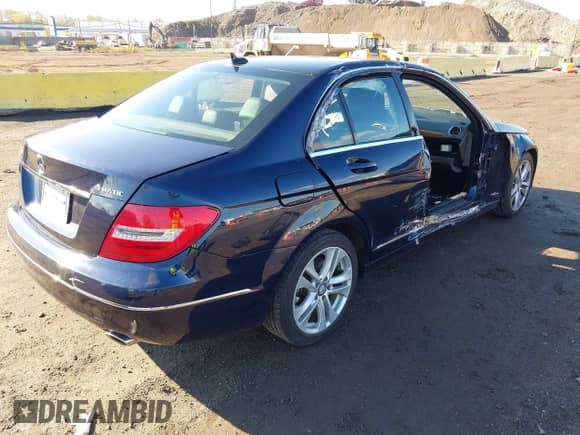 2013 Mercedes-Benz C 300 Sport с VIN WDDGF8ABXDR249974, выставлен на аукционе IAAI как лот 43504885 с пробегом 152 222 миль миль и . История ставок и продаж доступна на DreamBid. Изображение 4.