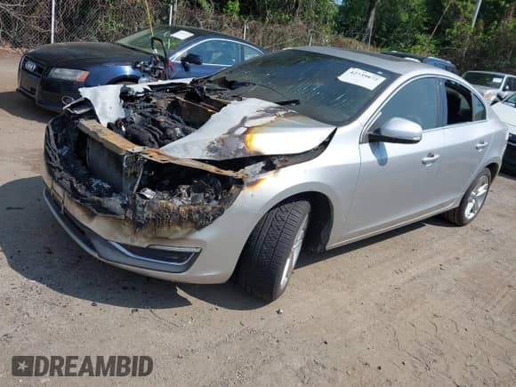 2015 Volvo S60 T5 Premier с VIN YV1612TK6F2332564, выставлен на аукционе IAAI как лот 42739872 с пробегом Не указан миль и . История ставок и продаж доступна на DreamBid. Изображение 2.