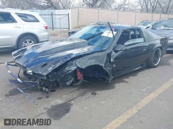 1992 Chevrolet Camaro RS с VIN 1G1FP23E5NL110713, выставлен на аукционе IAAI как лот 41804666 с пробегом Не указан миль и . История ставок и продаж доступна на DreamBid. Изображение 18.