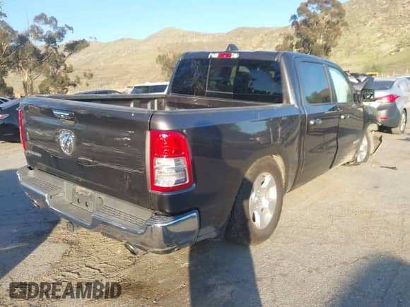 2020 Ram 1500 Lone Star z VIN 1C6RREFT4LN372628, wystawiony jako IAAI lot #41626656 z przebiegiem 50 048 mil mil oraz . Historia ofert i sprzedaży dostępna na DreamBid. Obrazek 4.