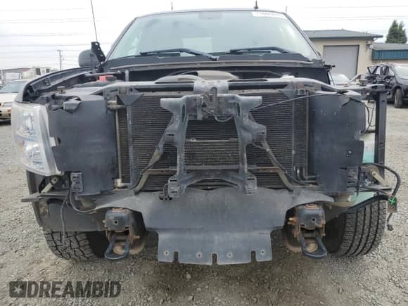 2011 Chevrolet Silverado 1500 LTZ z VIN 1GCRKTE3XBZ140383, wystawiony jako Copart lot #71866855 z przebiegiem 114 092 mil mil oraz Szkoda całkowita • Salvage title. Historia ofert i sprzedaży dostępna na DreamBid. Obrazek 5.