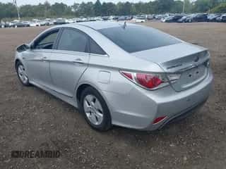 2011 Hyundai Sonata Hybrid с VIN KMHEC4A43BA005787, выставлен на аукционе IAAI как лот 43334157 с пробегом 120 805 миль миль и . История ставок и продаж доступна на DreamBid. Изображение 3.