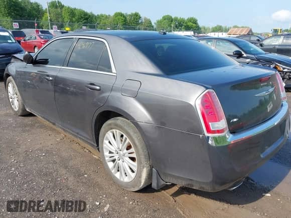 2013 Chrysler 300 with VIN 2C3CCARG1DH543342, listed as a IAAI auction lot 42469777 with 114,360 mi miles and . Bid and sale history available at DreamBid. Image 3.