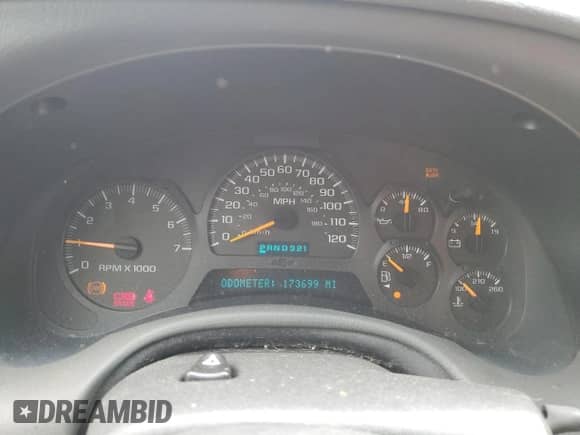 2002 Chevrolet TrailBlazer LS with VIN 1GNDT13S922463670, listed as a Copart auction lot 51736525 with 173,699 mi miles and Salvage title. Bid and sale history available at DreamBid. Image 9.