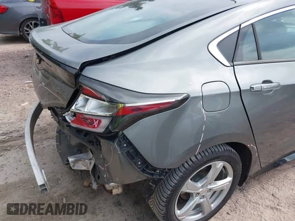 2017 Chevrolet Volt LT z VIN 1G1RA6S53HU100722, wystawiony jako IAAI lot #42805006 z przebiegiem 85 636 mil mil oraz . Historia ofert i sprzedaży dostępna na DreamBid. Obrazek 18.