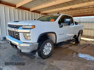2022 Chevrolet Silverado 2500HD LT z VIN 1GC5YNE78NF324934, wystawiony jako Copart lot #81501405 z przebiegiem 50 679 mil mil oraz Czysty tytuł • Clean title. Historia ofert i sprzedaży dostępna na DreamBid. Obrazek 1.