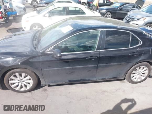 2020 Toyota Camry LE z VIN 4T1C11AK2LU880546, wystawiony jako IAAI lot #43158555 z przebiegiem 276 695 mil mil oraz . Historia ofert i sprzedaży dostępna na DreamBid. Obrazek 14.