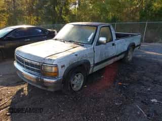 1995 Dodge Dakota SLT z VIN 1B7FL26X0SS133141, wystawiony jako IAAI lot #43523898 z przebiegiem 135 099 mil mil oraz . Historia ofert i sprzedaży dostępna na DreamBid. Obrazek 2.