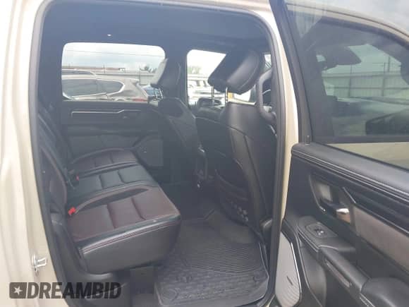 2025 Ram 1500 Rebel z VIN 1C6SRFLP5SN658193, wystawiony jako IAAI lot #42648676 z przebiegiem 11 099 mil mil oraz . Historia ofert i sprzedaży dostępna na DreamBid. Obrazek 8.