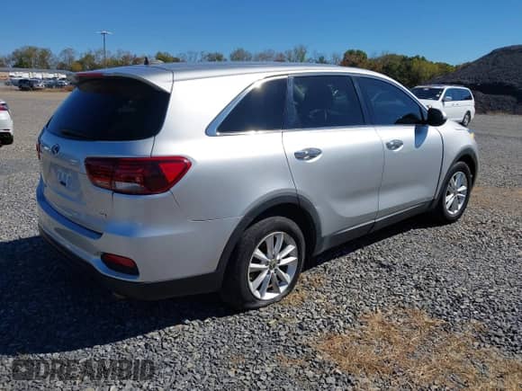 2019 Kia Sorento S with VIN 5XYPGDA58KG572314, listed as a IAAI auction lot 43425458 with 128,901 mi miles and . Bid and sale history available at DreamBid. Image 4.