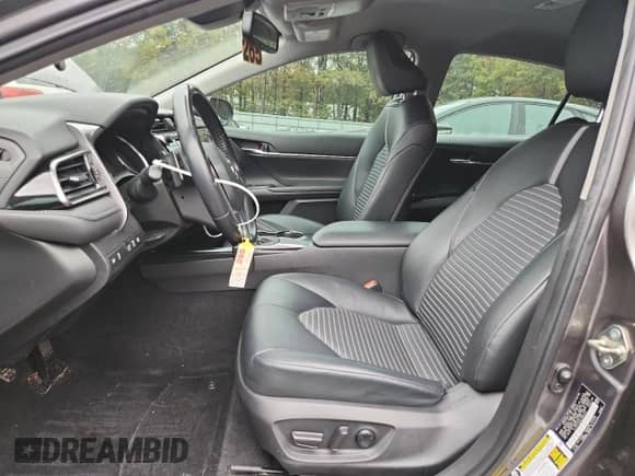 2020 Toyota Camry SE z VIN 4T1M11AKXLU962447, wystawiony jako Copart lot #89796125 z przebiegiem 74 822 mil mil oraz Szkoda całkowita • Salvage title. Historia ofert i sprzedaży dostępna na DreamBid. Obrazek 7.