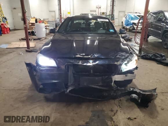 2015 BMW 5 Series 535d xDrive z VIN WBAFV3C51FD687119, wystawiony jako Copart lot #48310025 z przebiegiem 132 983 mil mil oraz Szkoda całkowita • Salvage title. Historia ofert i sprzedaży dostępna na DreamBid. Obrazek 5.