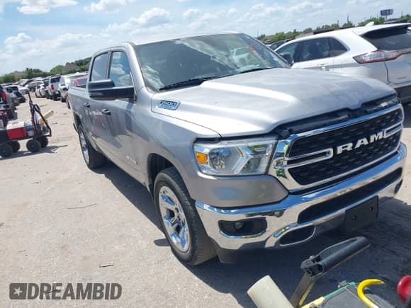 2023 Ram 1500 Big Horn z VIN 1C6RREFG9PN604147, wystawiony jako IAAI lot #42806895 z przebiegiem 32 502 mil mil oraz . Historia ofert i sprzedaży dostępna na DreamBid. Obrazek 1.