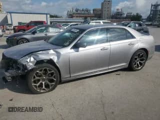 2015 Chrysler 300 S с VIN 2C3CCABT9FH829918, выставлен на аукционе Copart как лот 53665565 с пробегом 128 929 миль миль и Списание • Salvage title. История ставок и продаж доступна на DreamBid. Изображение 1.