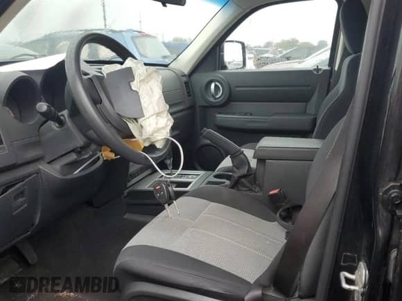 2008 Dodge Nitro SXT with VIN 1D8GU28K58W272901, listed as a Copart auction lot 71159565 with 103,580 mi miles and Clean title. Bid and sale history available at DreamBid. Image 7.