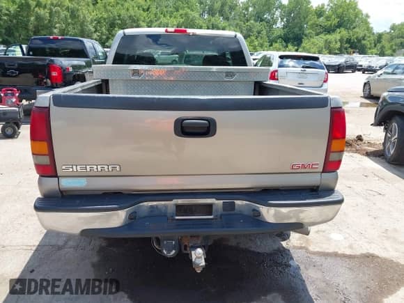 2003 GMC Sierra 1500 SLE with VIN 2GTEC19T031377419, listed as a IAAI auction lot 42665454 with 199,579 mi miles and . Bid and sale history available at DreamBid. Image 16.