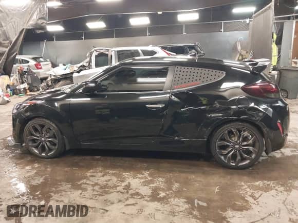2015 Hyundai Veloster RE:FLEX with VIN KMHTC6AD2FU223615, listed as a IAAI auction lot 41388773 with 111,381 mi miles and . Bid and sale history available at DreamBid. Image 14.