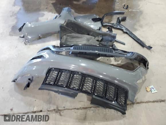 2019 Jeep Grand Cherokee Altitude z VIN 1C4RJFAG4KC639535, wystawiony jako Copart lot #89890055 z przebiegiem 83 394 mil mil oraz Szkoda całkowita • Salvage title. Historia ofert i sprzedaży dostępna na DreamBid. Obrazek 13.