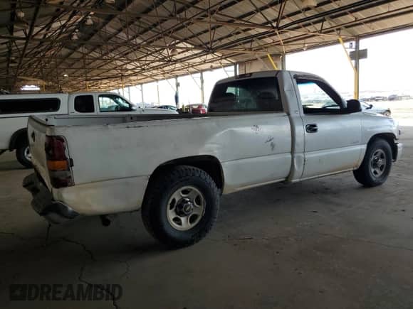 2000 Chevrolet Silverado 1500 LS with VIN 1GCEC14TXYZ106468, listed as a Copart auction lot 65208804 with 422,569 mi miles and Salvage title. Bid and sale history available at DreamBid. Image 3.