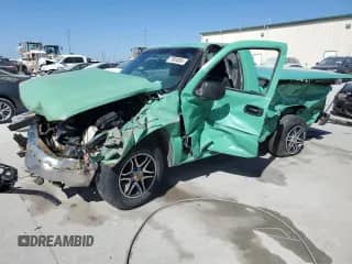 2006 Chevrolet Silverado 1500 LS z VIN 1GCEC14V76Z279590, wystawiony jako Copart lot #77604004 z przebiegiem Nie podano mil oraz Nie do naprawy • Non repairable. Historia ofert i sprzedaży dostępna na DreamBid. Obrazek 1.