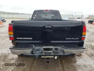 2005 Chevrolet Silverado 3500 DRW LT с VIN 1GCJK33255F877214, выставлен на аукционе Copart как лот 58512565 с пробегом 136 409 миль миль и Списание • Salvage title. История ставок и продаж доступна на DreamBid. Изображение 6.