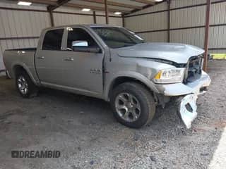 2017 Ram 1500 Laramie z VIN 1C6RR7NT4HS504647, wystawiony jako IAAI lot #42580627 z przebiegiem 108 173 mil mil oraz . Historia ofert i sprzedaży dostępna na DreamBid. Obrazek 1.