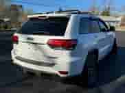 2017 Jeep Grand Cherokee Trailhawk z VIN 1C4RJFLG2HC793117, wystawiony jako Copart lot #85492355 z przebiegiem 130 015 mil mil oraz Czysty tytuł • Clean title. Historia ofert i sprzedaży dostępna na DreamBid. Obrazek 4.